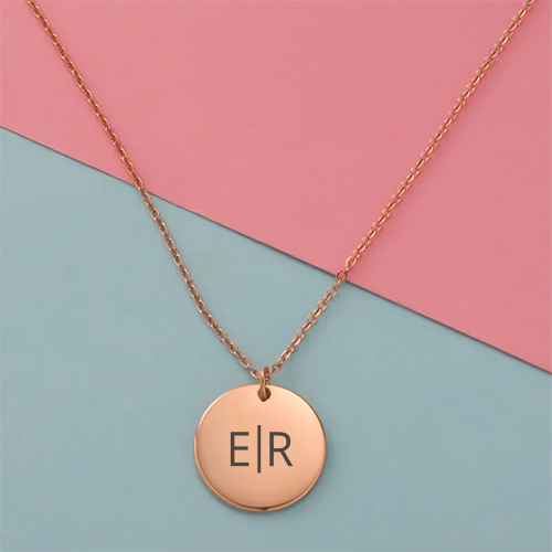 Ketting met ronde hanger en 2 initialen - graveren - diverse soorten