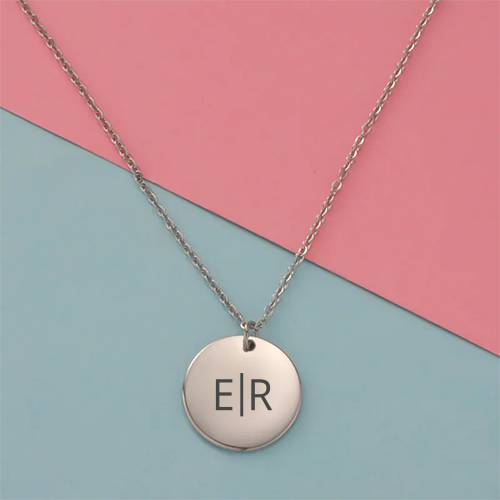 Ketting met ronde hanger en 2 initialen - graveren - diverse soorten