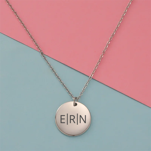 Ketting met ronde hanger en 3 initialen - graveren - diverse soorten